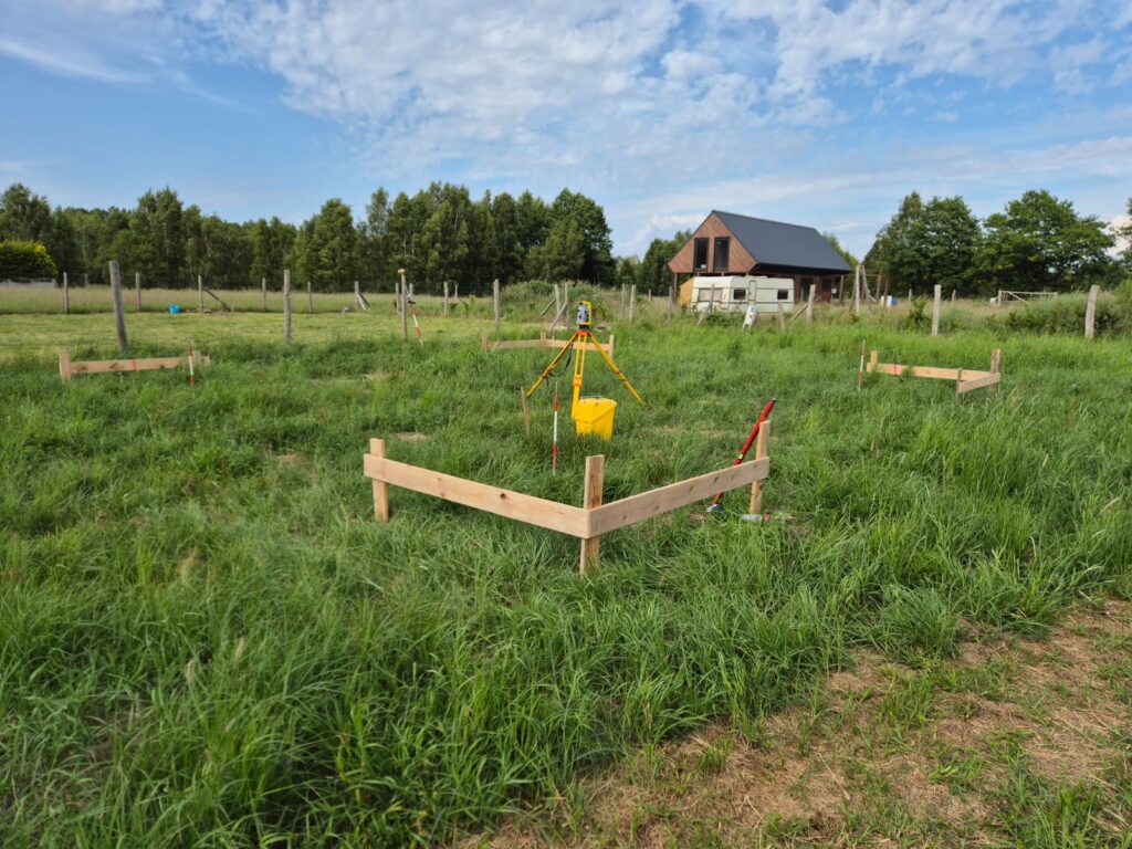 Lębork, Nowa Wieś Lęborska, Niepoczołowice – tyczenie osi budynku